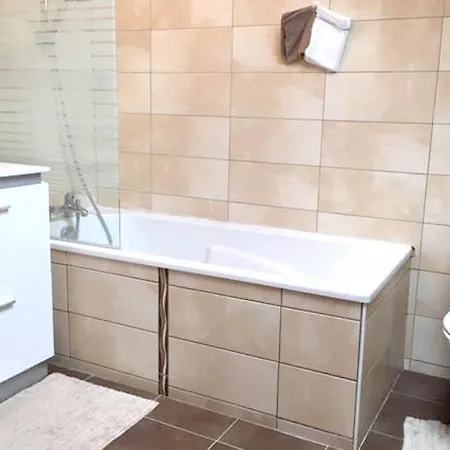 Chaleureux A Avec Parking Prive. Apartment *