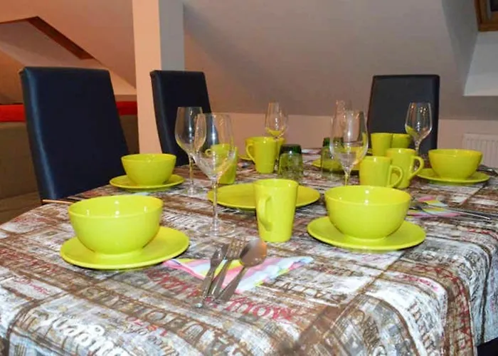 Chaleureux à Avec Parking Privé.